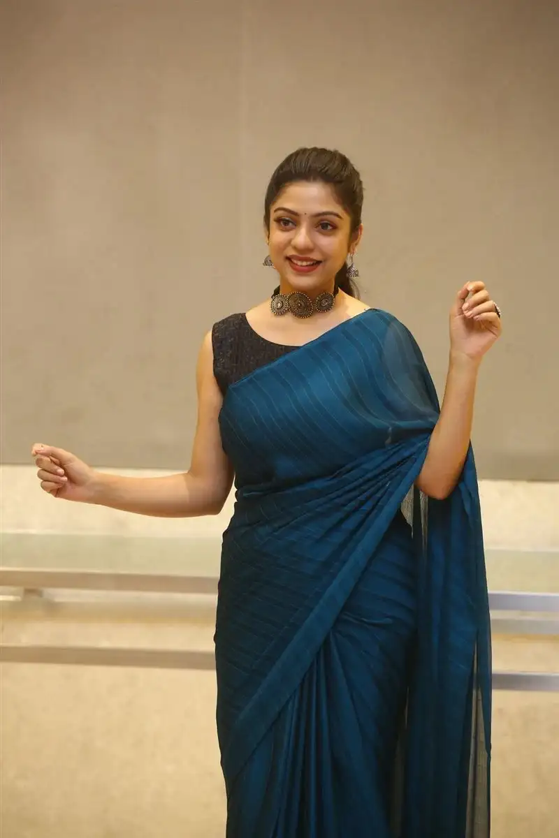 TELUGU ACTRESS VARSHA BOLLAMMA IMAGES IN BLUE SAREE 12